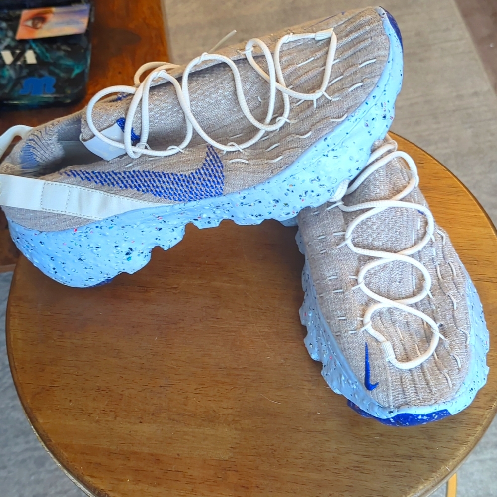 Nike Space hippies 04